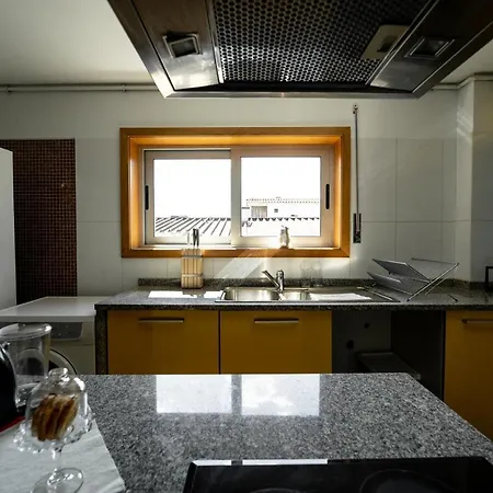 Duplex Bento Junior - T5 Ideal Familias - דירה בראגה